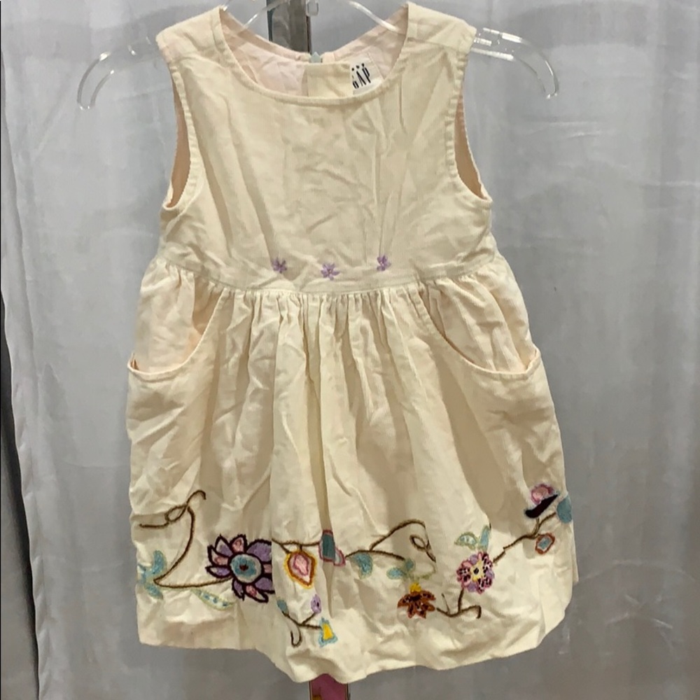 NWT GAP Fine Corduroy Embroidered Sz4